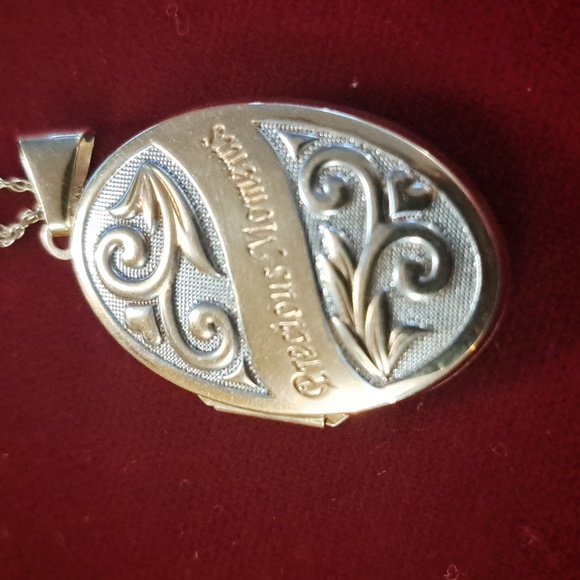Vintage 9kt Gold Precious Moments Locket - Picture 6 of 8